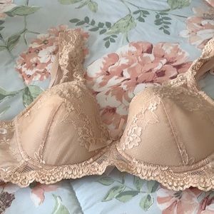 Intimate Portal brassiere beige NWT size 36B put your own pads. Great piece 🌺